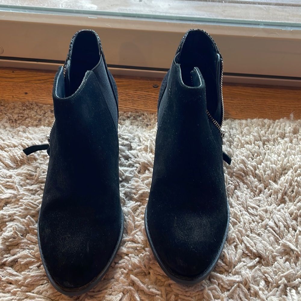 Vionic black ankle booties